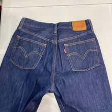Load image into Gallery viewer, Levis 501 jeans 28
