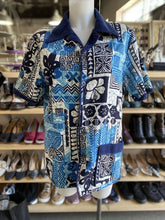 Load image into Gallery viewer, Vintage Terry Cloth Button Up L
