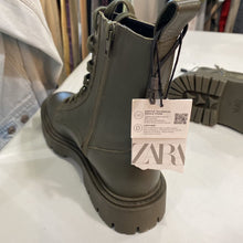 Load image into Gallery viewer, Zara boots 37
