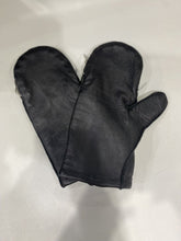 Load image into Gallery viewer, Zip top leather gloves
