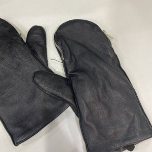 Zip top leather gloves