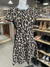 Load image into Gallery viewer, Vince Camuto animal print dress 6
