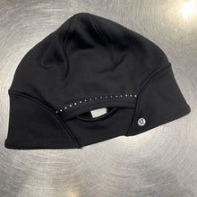 Load image into Gallery viewer, Lululemon lined beanie O/S
