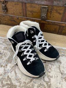 Sorel waterproof suede booties 10