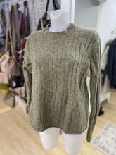 Load image into Gallery viewer, Gap wool sweater M
