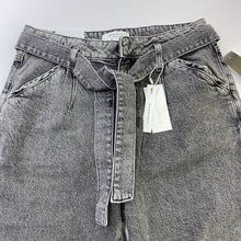 Load image into Gallery viewer, Dynamite Gigi Carrot jeans NWT 29
