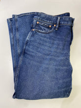 Load image into Gallery viewer, J Crew (outlet) Curvy Classic Vintage jeans 34
