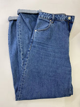 Load image into Gallery viewer, Rolla&#39;s Genie Super High Rise 80&#39;s Balloon Leg jeans 29
