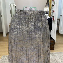 Load image into Gallery viewer, 98 Metallic skirt M NWT
