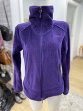 Load image into Gallery viewer, The North Face fleece sweater M

