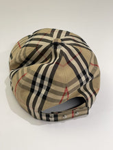 Load image into Gallery viewer, Burberry baseball hat M
