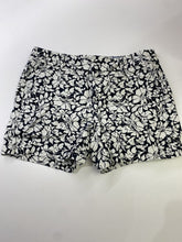 Load image into Gallery viewer, Banana Republic (outlet) Hampton fit floral shorts 0
