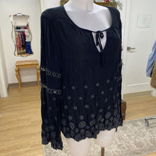 Load image into Gallery viewer, Lovestitch eyelet detail flowy top L
