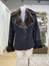 Load image into Gallery viewer, Manteaux faux fur trim jacket S
