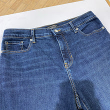 Load image into Gallery viewer, Banana Republic (outlet) High Rise Straight jeans 8
