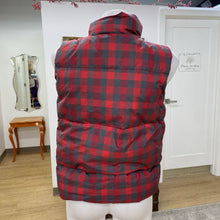 Load image into Gallery viewer, Gap plaid vest S
