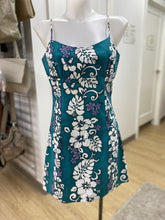 Load image into Gallery viewer, Royal Creations Made in Hawaii sundress M
