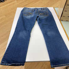 Load image into Gallery viewer, Silver Suki Capri jeans 30
