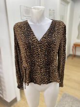 Load image into Gallery viewer, H&amp;M animal print top 8
