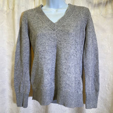 Load image into Gallery viewer, Banana Republic wool sweater M
