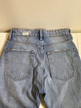 Load image into Gallery viewer, Zara straight leg jeans 2
