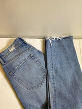 Load image into Gallery viewer, Zara straight leg jeans 2
