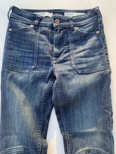 Load image into Gallery viewer, Anthropologie Jeans 25

